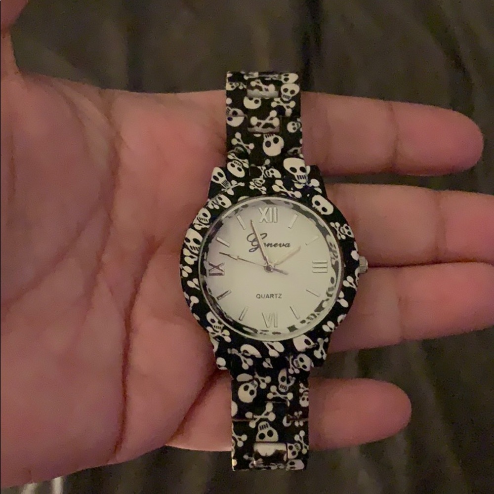 Skull watch